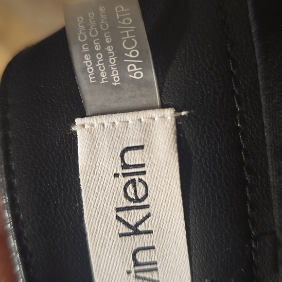 Calvin Klein Black Faux Leather Skirt Size 6P - Picture 4 of 5
